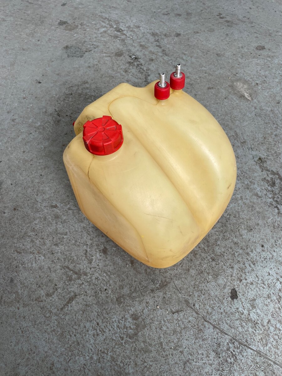 Nadrz na motokaru - 2