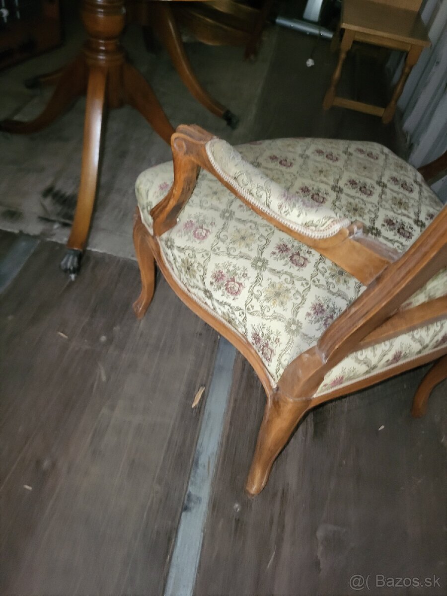Starožitné kreslo - 2
