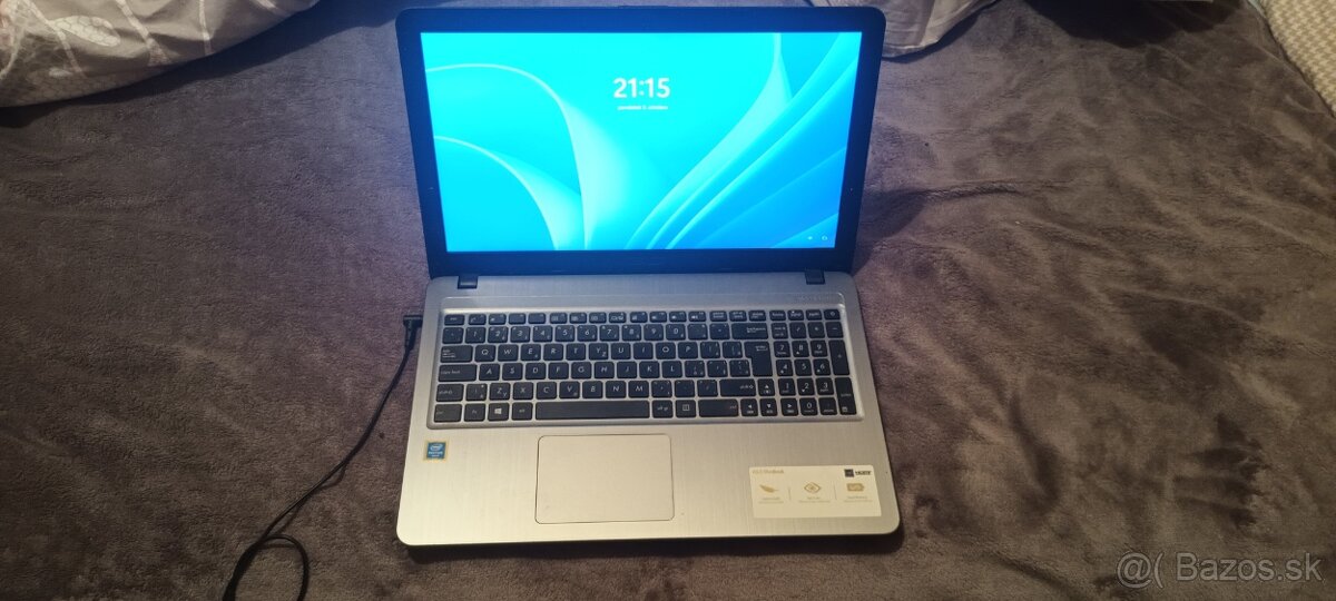 Predám notebook s baterkou a nabíjačkou - 2