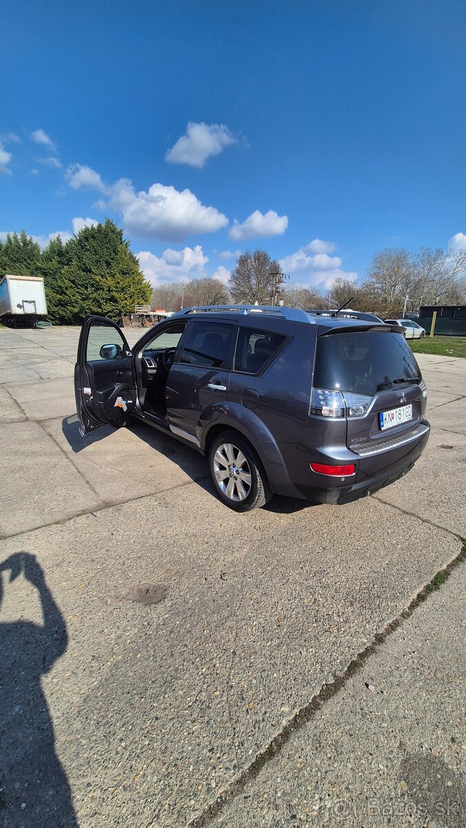 Mitsubishi Outlander - 2