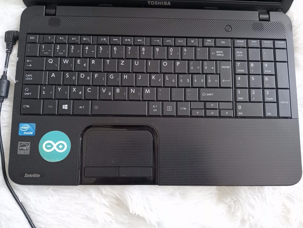 rozpredám notebook Toshiba satellite C850 - 2