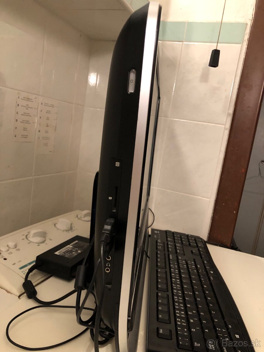 Predám kompaktný PC HP pro 3520 zabudovaný v monitori - 2