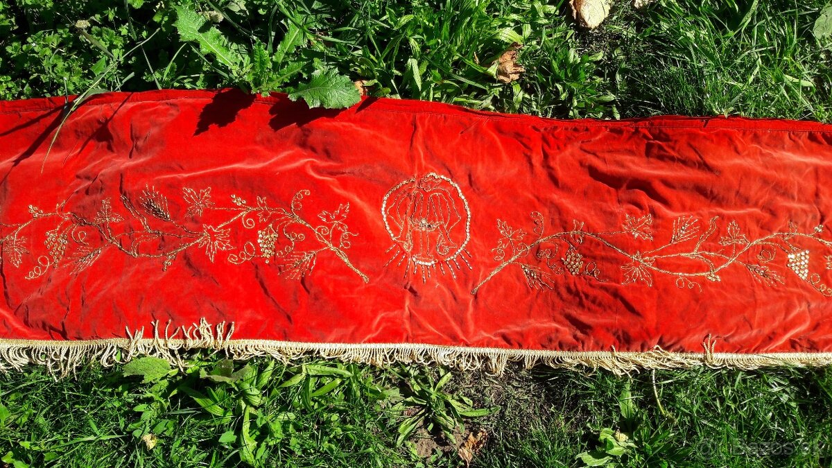 Kroj alebo liturgická textília - 2