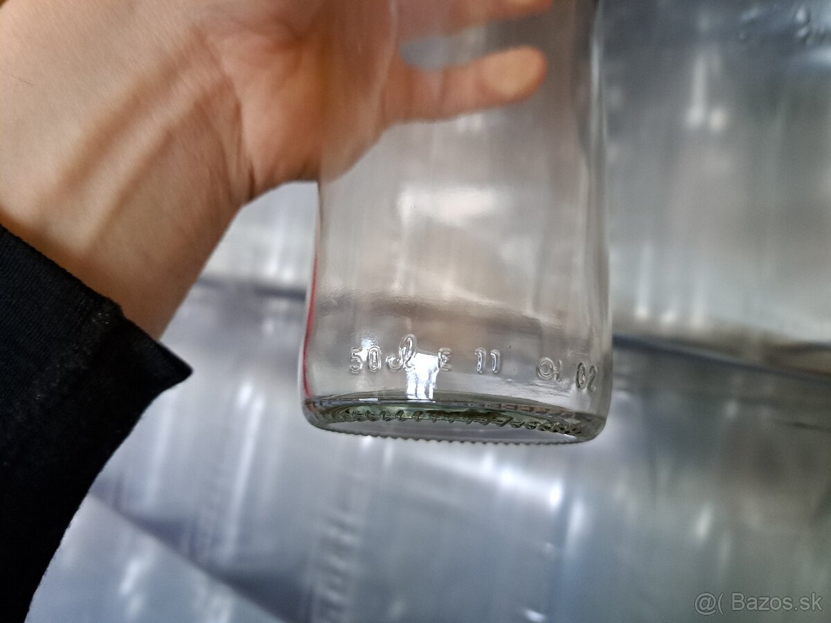 Sklenené 0,5 l fľaše s viečkom o veľkosti T.O. 48 - 2