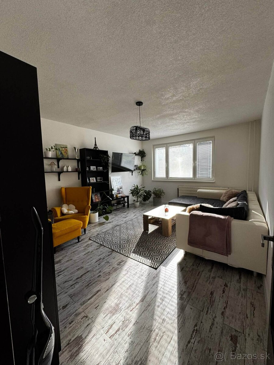 Na prenájom 3-izbový byt - Vráble - 2