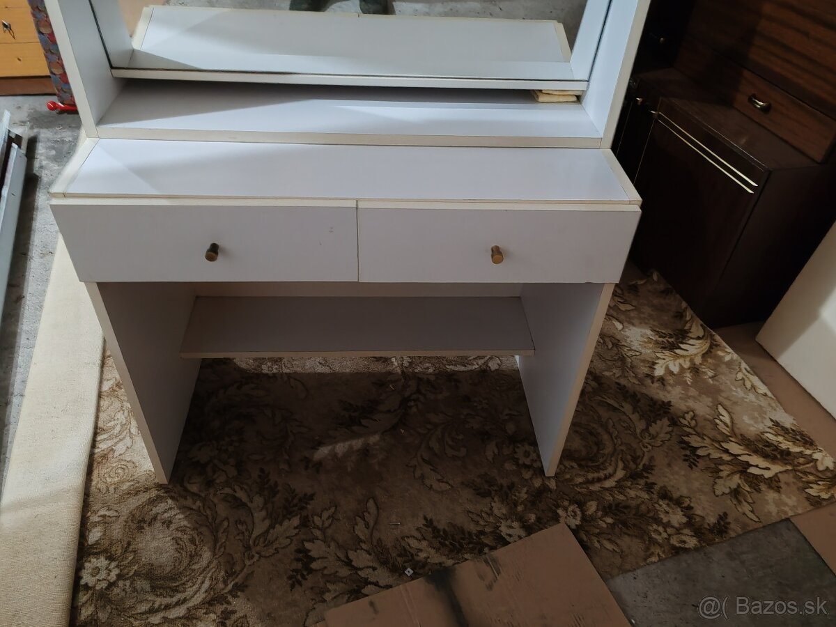 Toaletný stolík 10€ - 2