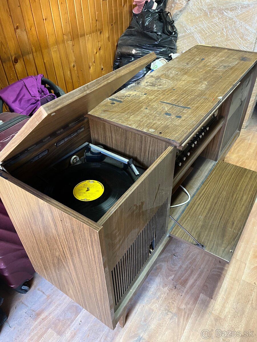 Predam gramoradio grundig - 2