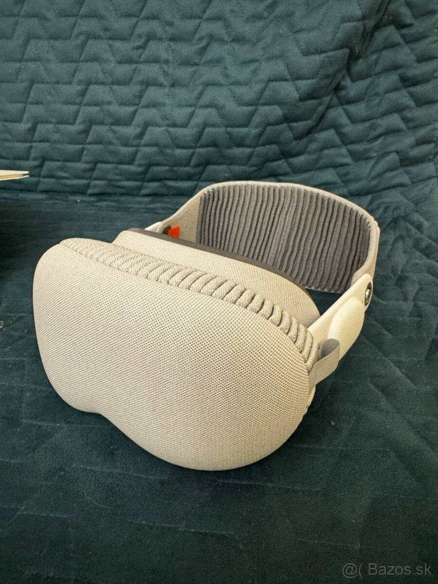 Apple Vision Pro - 2