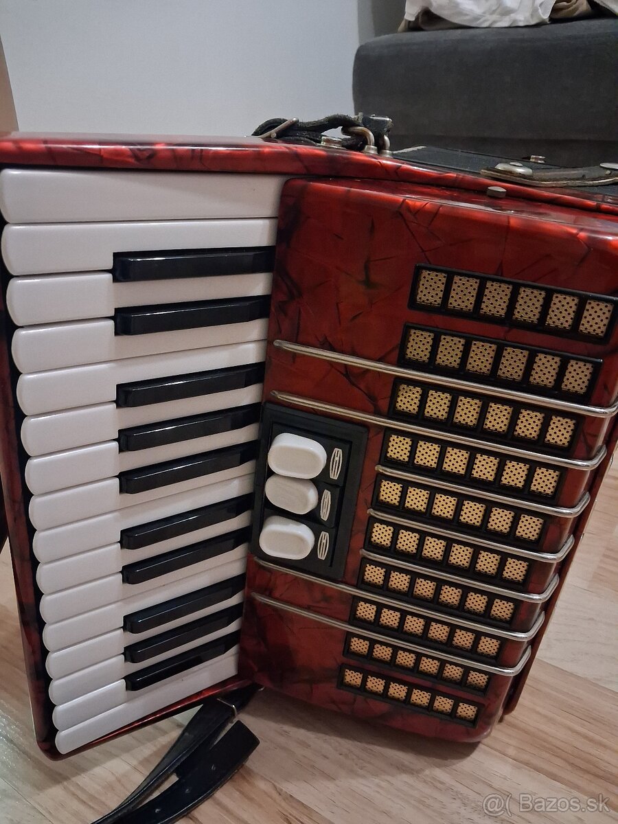 Predam zanovny akordeon pre zaciatocnika... - 2