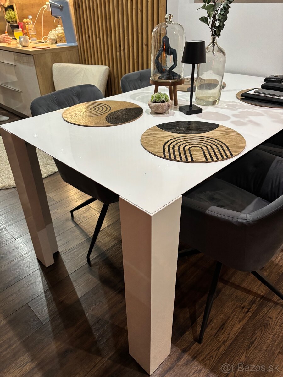 Jedálenský stôl - 2