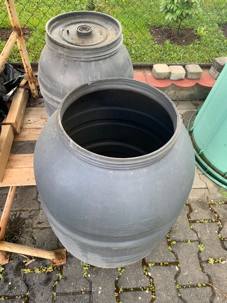 Plastové nádoby na vodu - 2