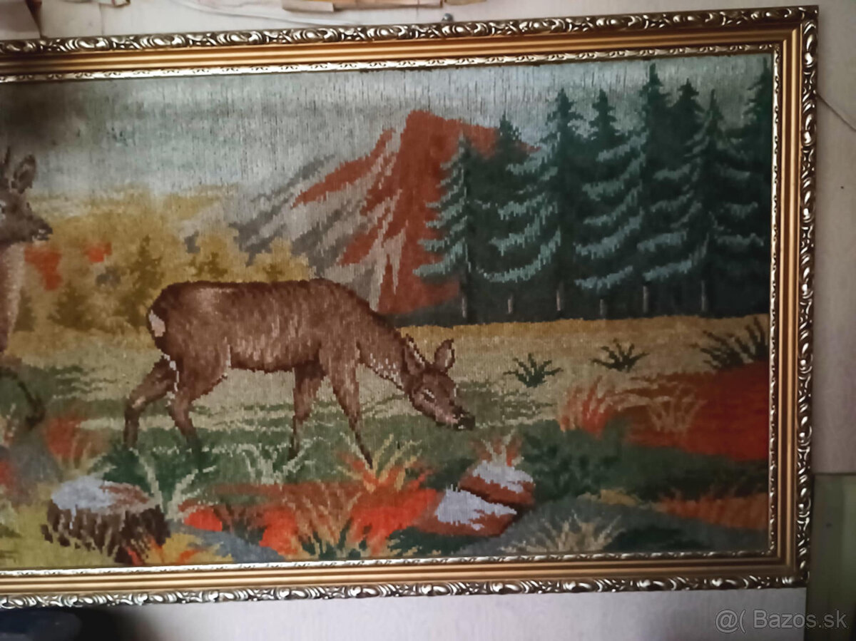 Gobelínový obraz so zlatým rámom.RETRO - 2