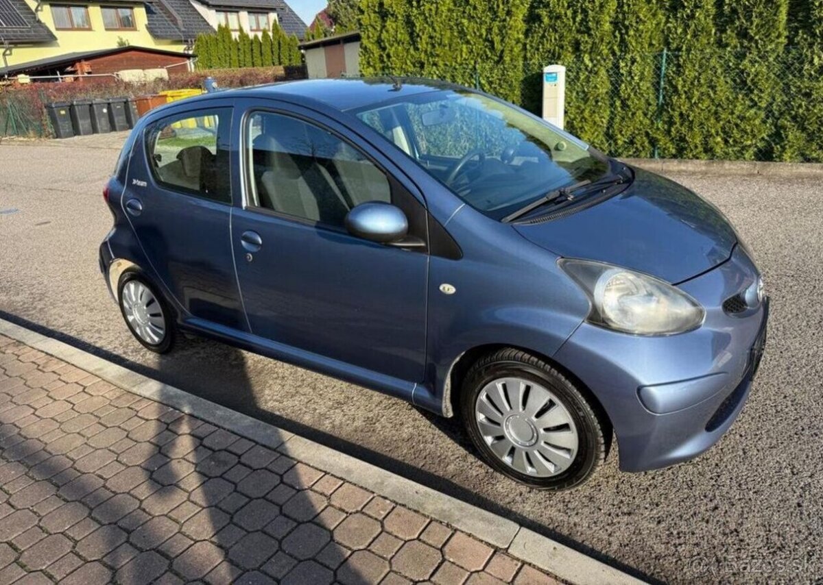 Toyota Aygo 1,0 i klima serviska nová STK benzín manuál - 2