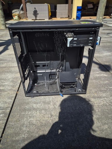 Počítačova skriňa Fractal Design Focus G - 2