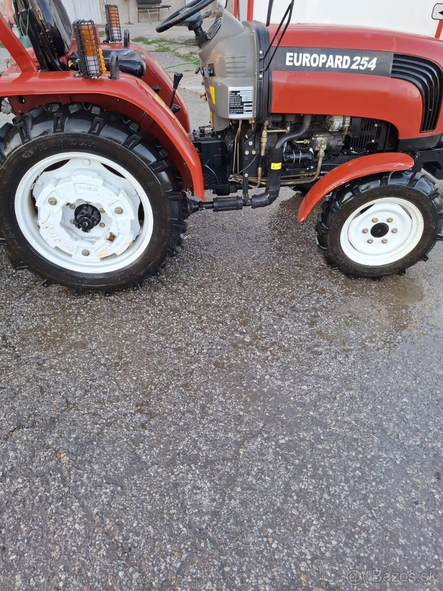 Malo traktor EUROPARD 254 Foton - 2