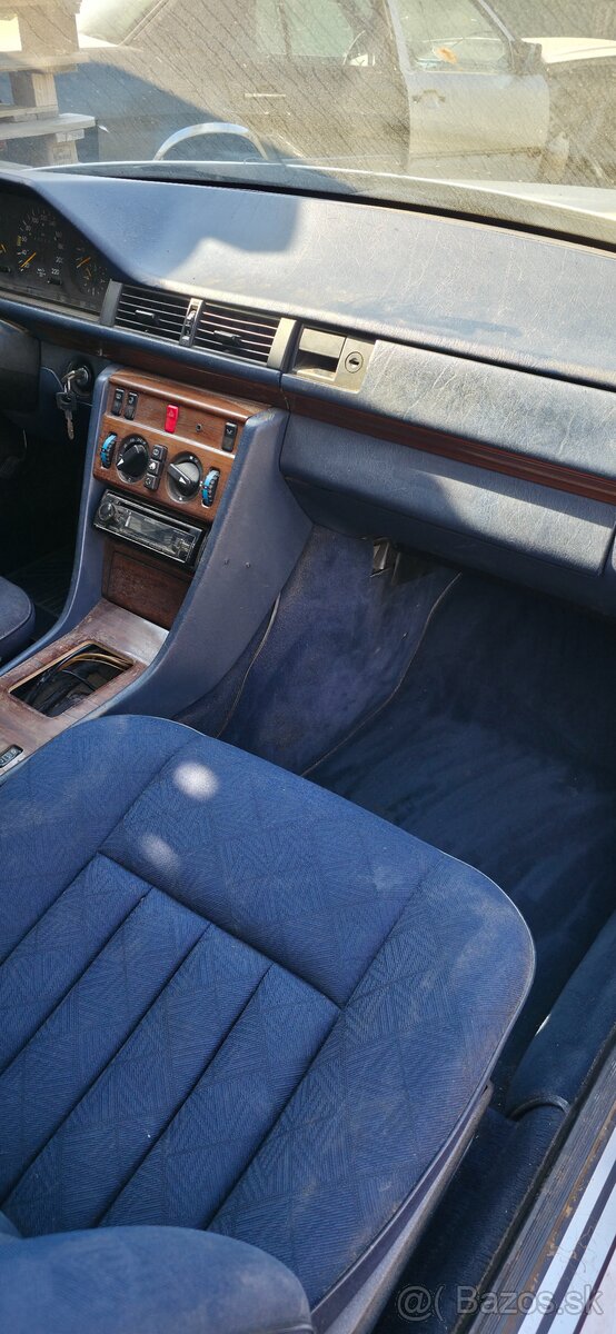 Mercedes w124 modrý interier - 2