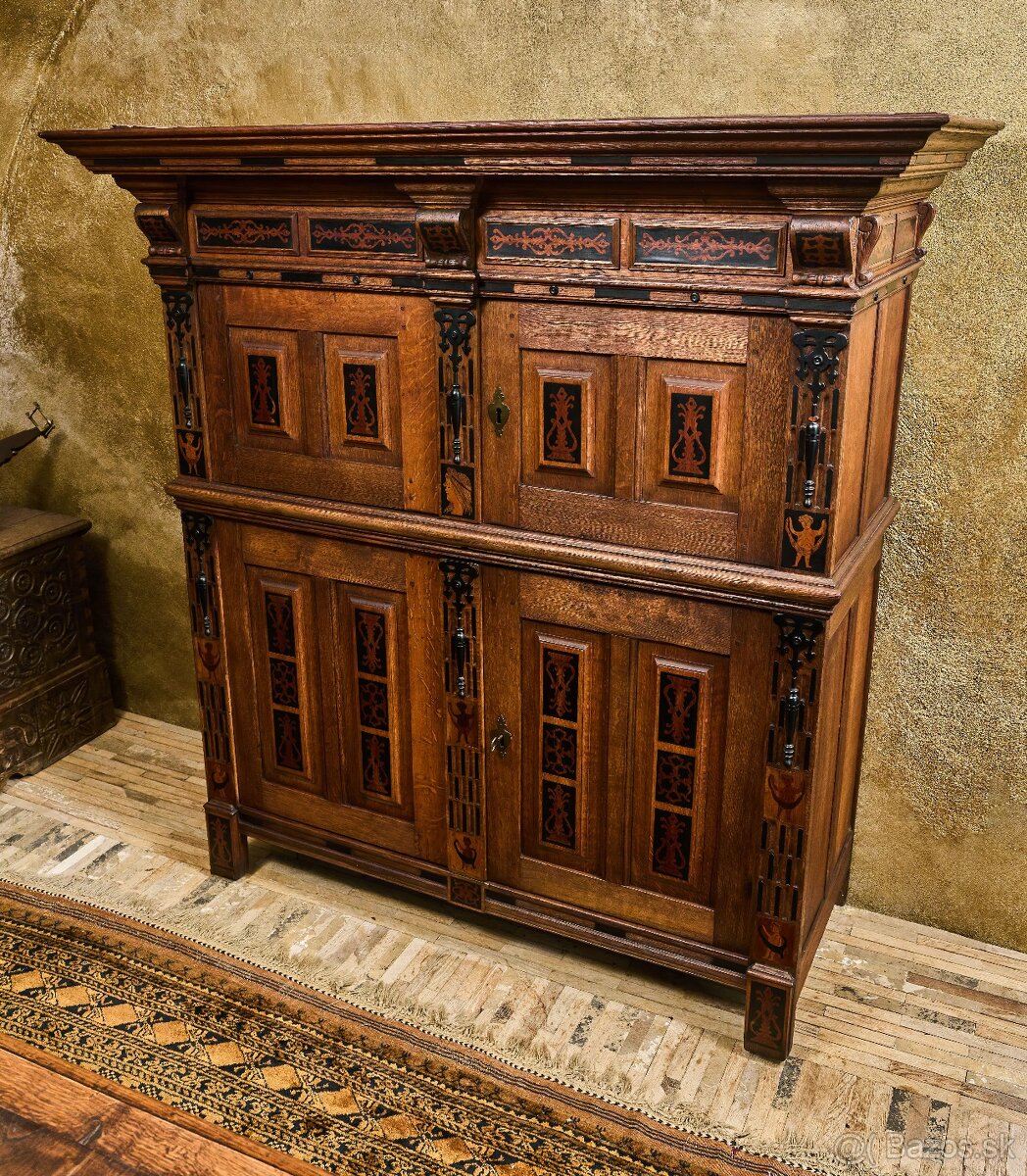 Holandská renesančná skriňa ("Beeldenkast") zo 17. storoči - 2