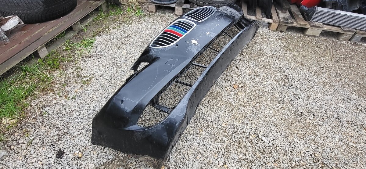 BMW F10 predny naraznik - 2