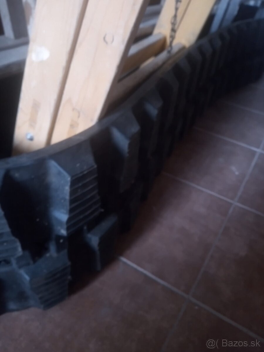 Gumový pás pre JCB 802 - 2