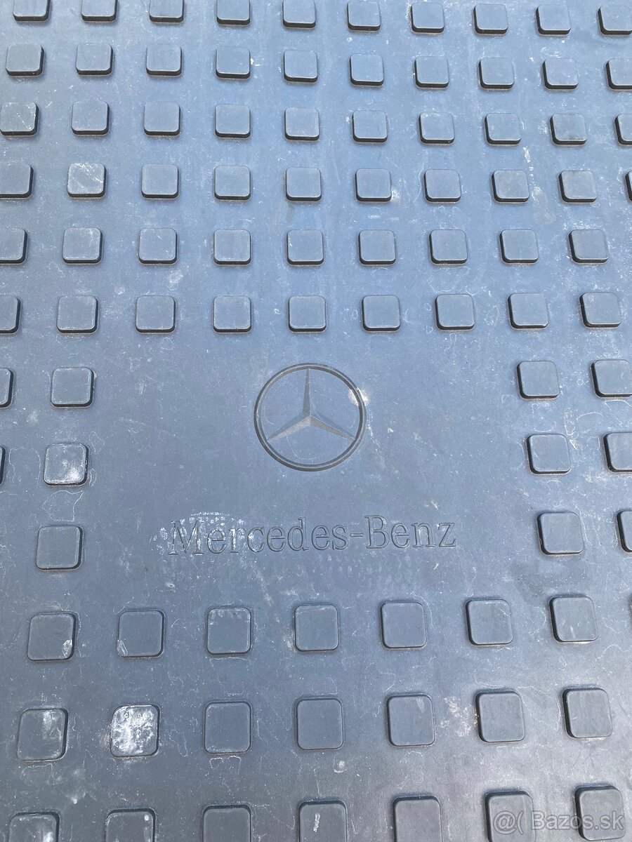 Gumená vanička do kufra Mercedes E combi-originál - 2