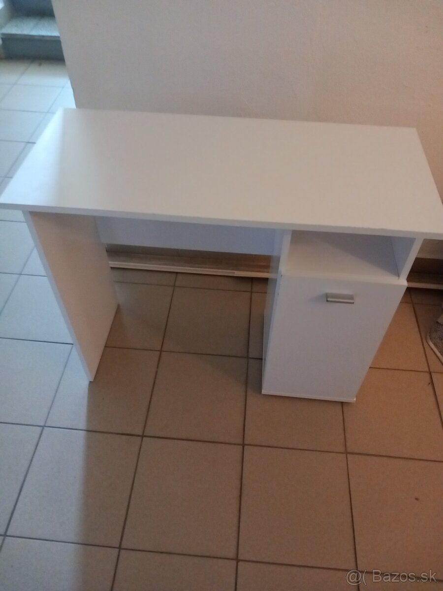 Komoda a písací stol - 2