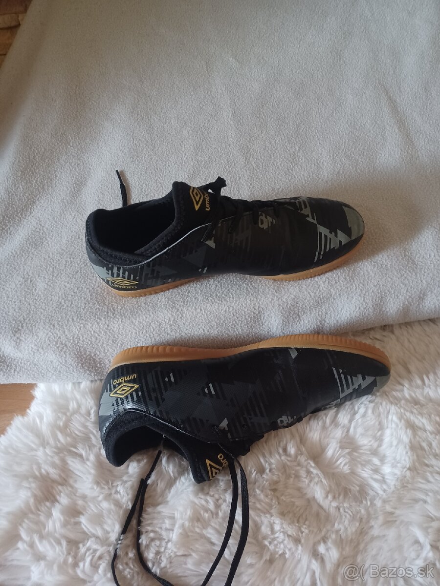 Umbro v.38 - 2