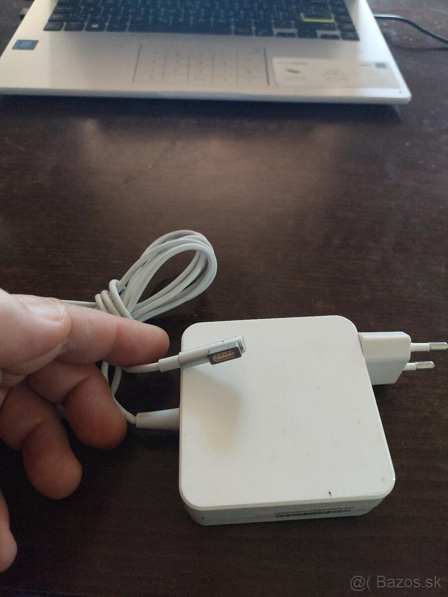 Predám nabíjačku MacBook - 2