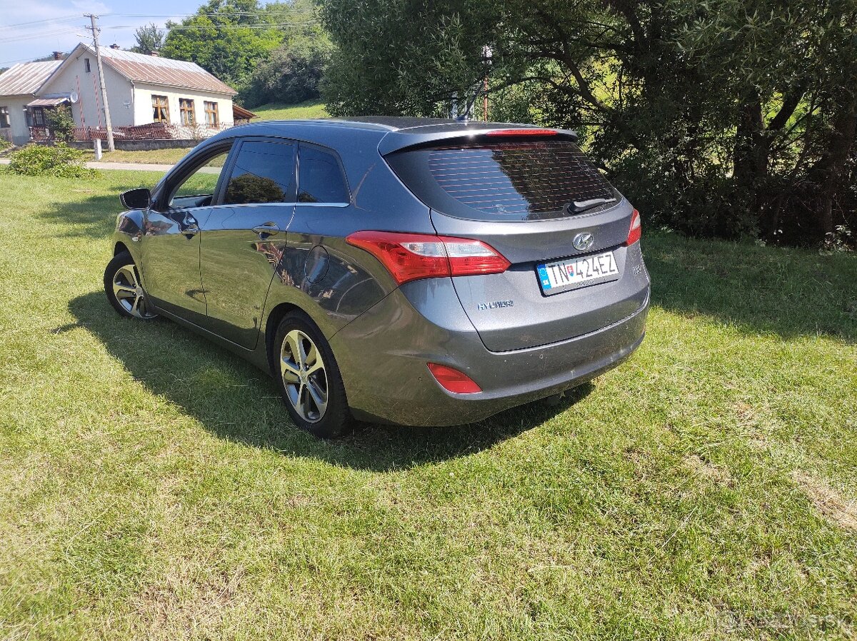 Predam Hyundai i30 kombi - 2