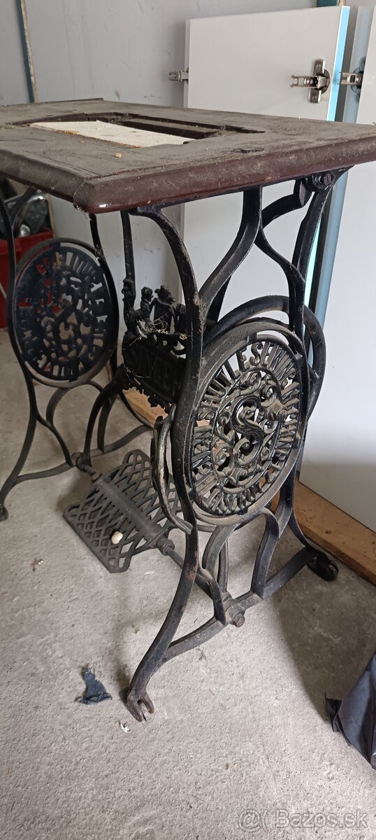 Liatinový stojan pod šijací stroj singer - 2
