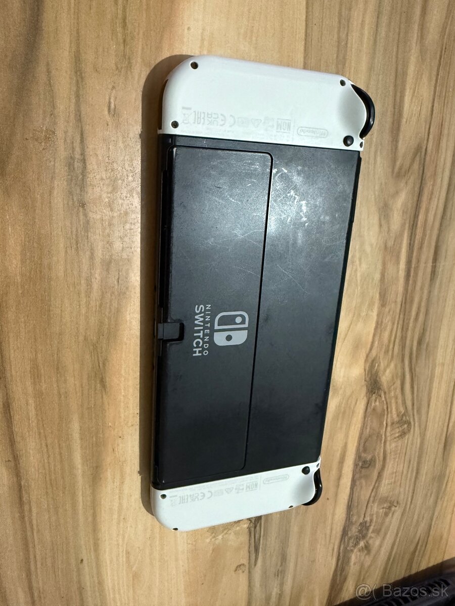 Predám Hernú konzolu Nintendo Switch Oled Bežné Známky - 2