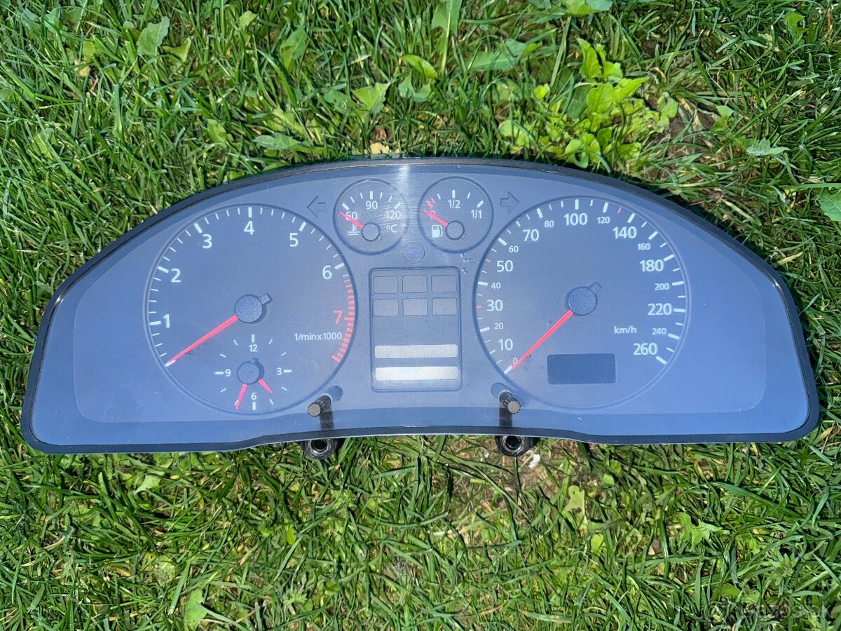 Budíky Audi a4 b5 1.8 T - 2