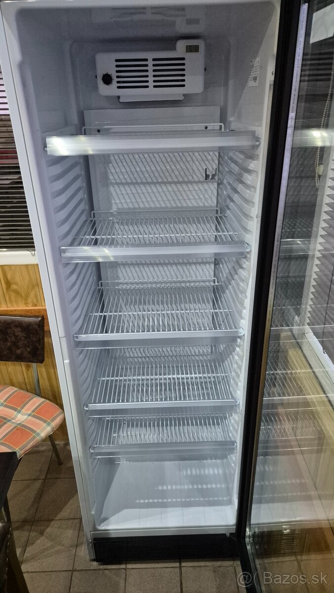 Predám vitrínovú chladničku - 2