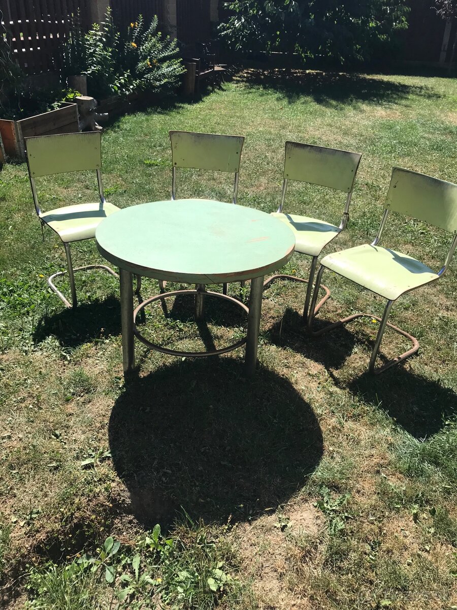 Chrómový nábytok. - 2