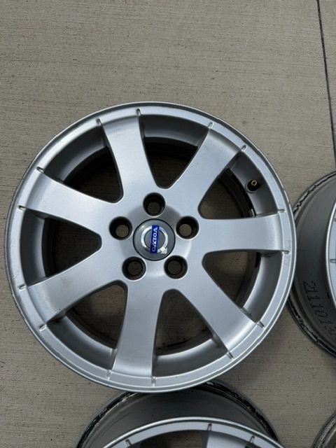 Predám original kolesá Volvo 16" - 2