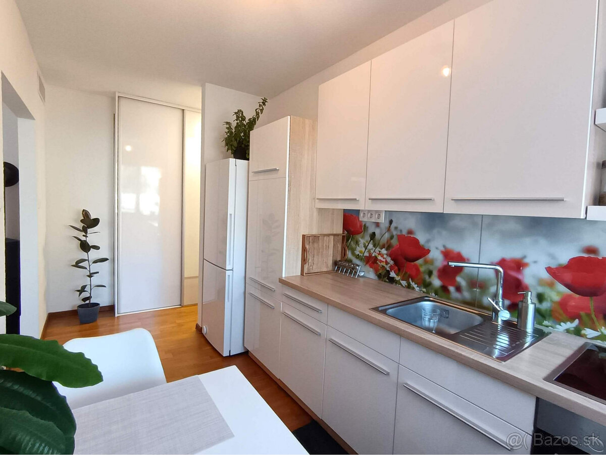 Predaj 2 izbového zrekonštruovaného zariadeného tehlového by - 2