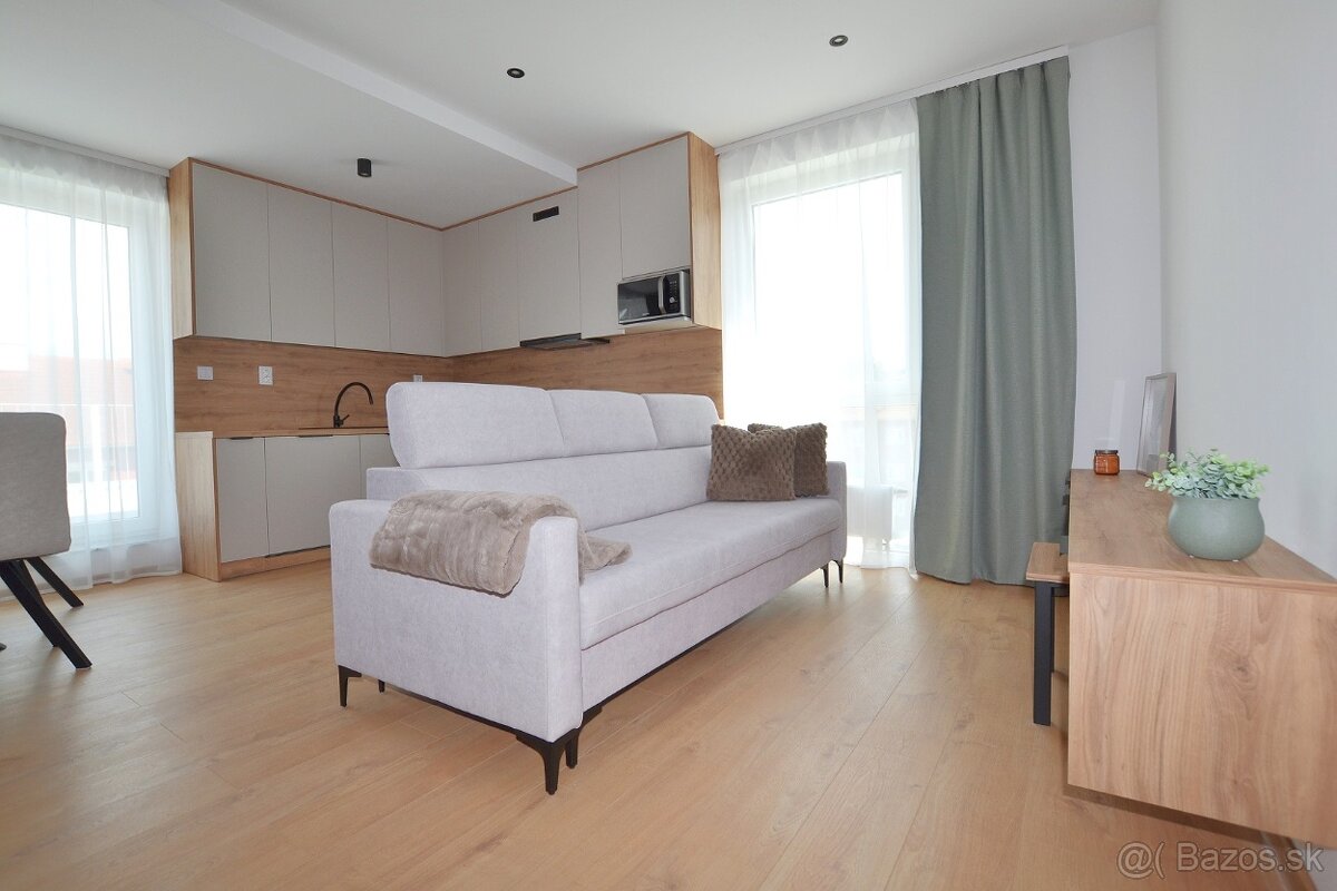 REZERVOVANÝ | 3 izbový byt, strešný s terasou - 2