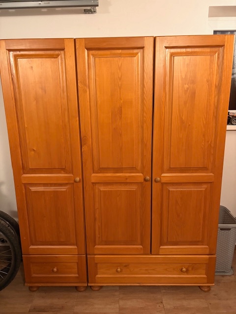 Nábytok - masív - 2