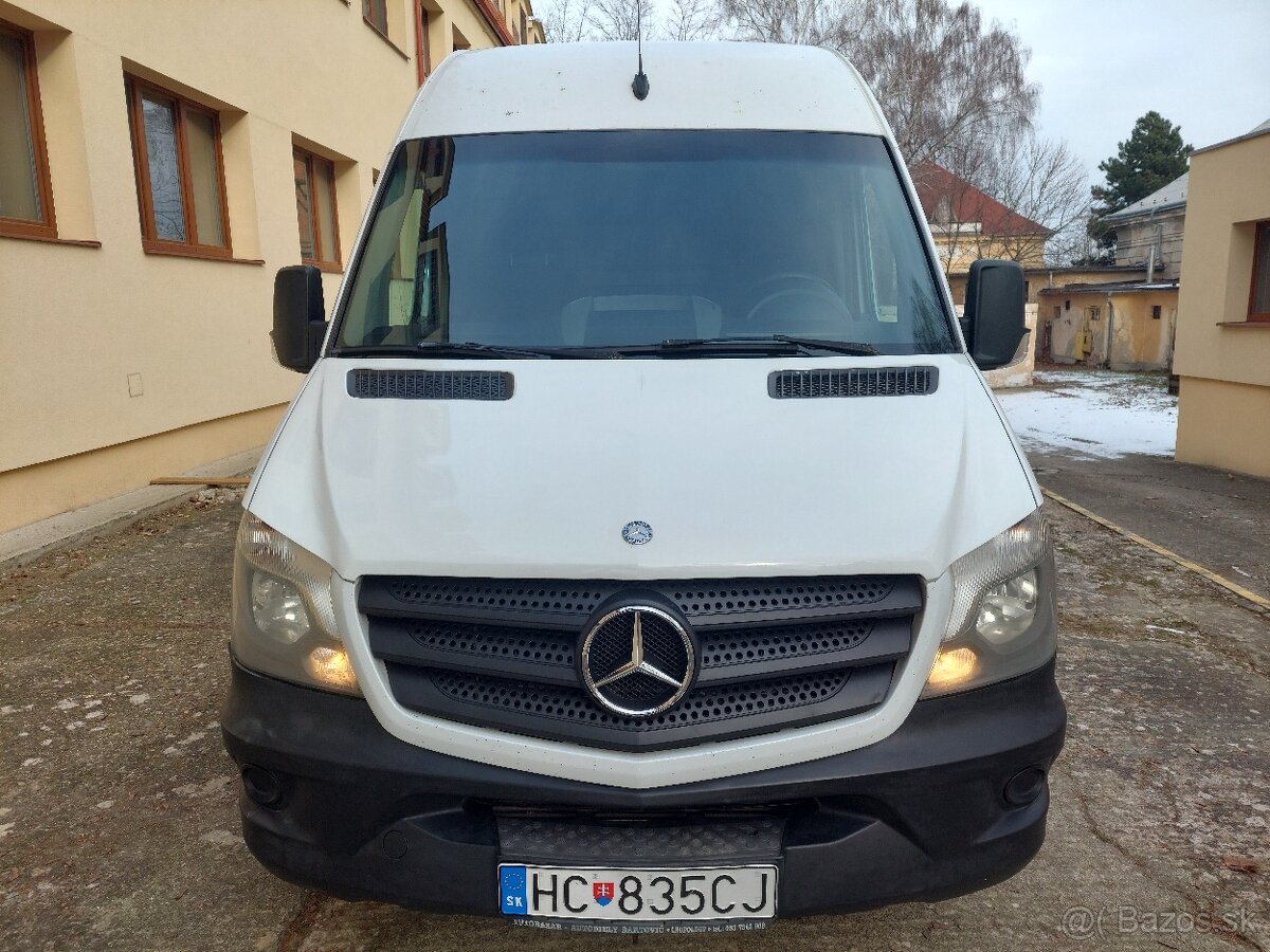 Mercedes Benz Sprinter - 2