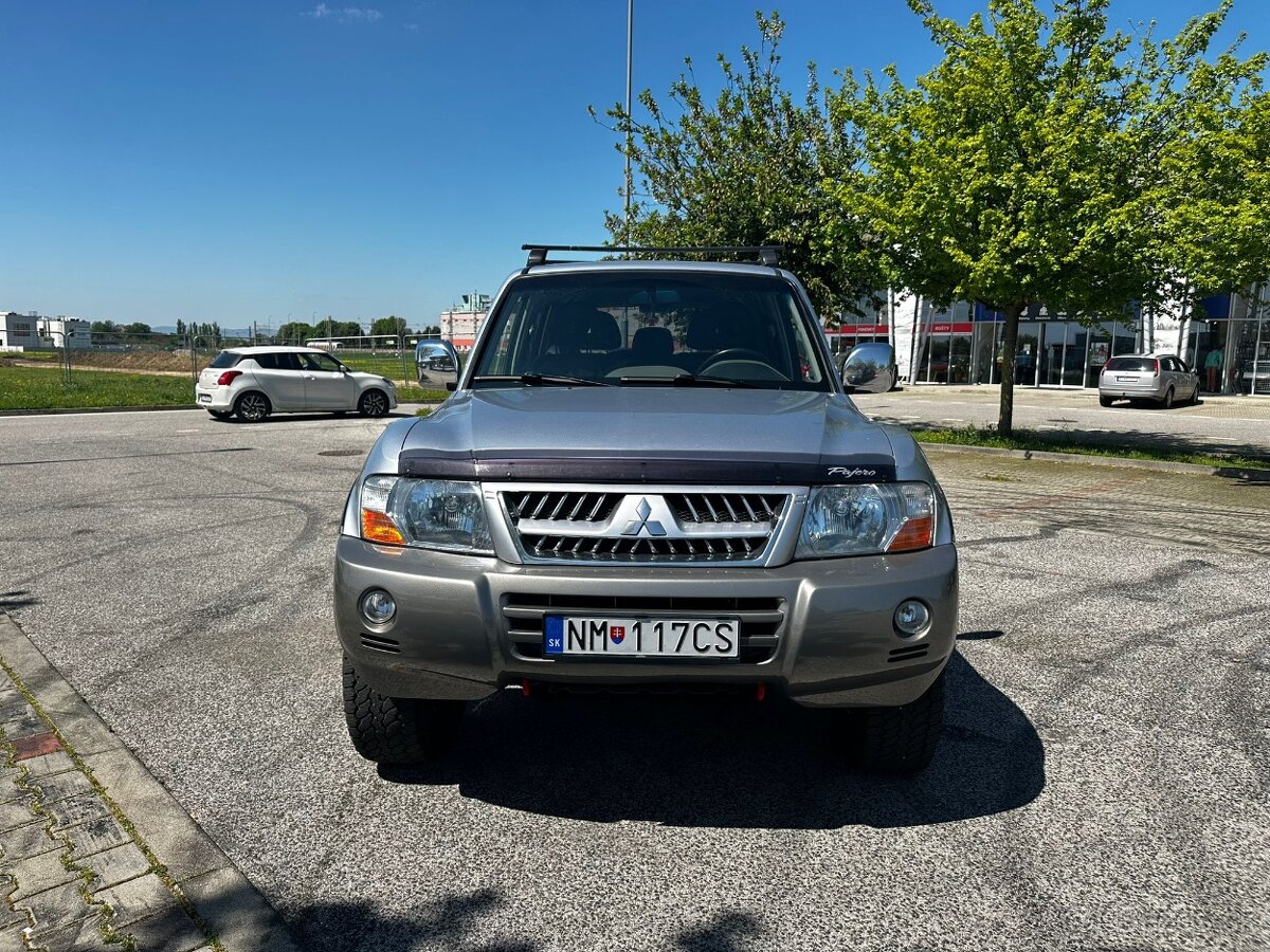Mitsubishi Pajero - 2