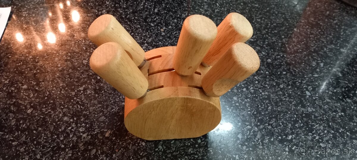 Sada nožov na syr+doska so sklenenym poklopom - 2