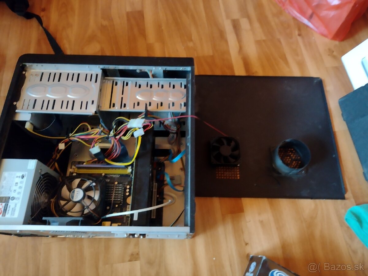 Predám skladaný Pc starší ma procese Intel i7. - 2