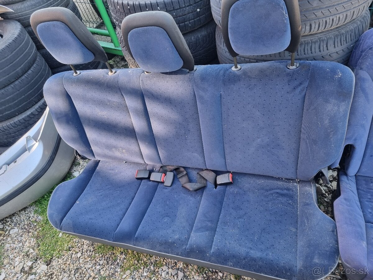 AUTOSEDACKY 3-RAD - 2