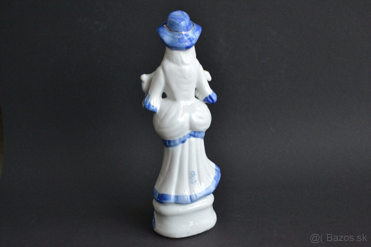 Porcelánová socha ženy - 2