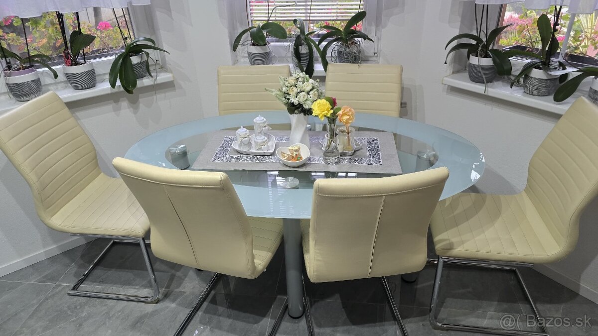 Jedalensky stol a stolicky - 2