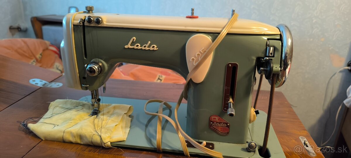 Šijací stroj LADA - 2