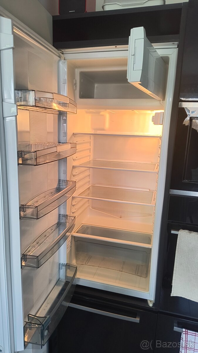 Predám vstavanú chladničku z malou mrazničkou - 2