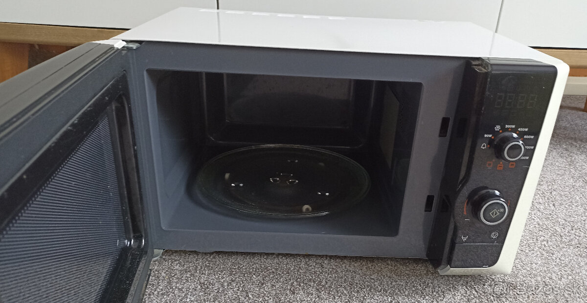 Funkčná mikrovlnná rúra Electrolux s grilom - 2