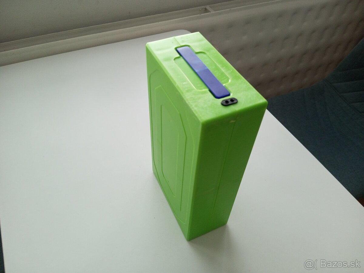 Skrinka na batériu. - 2