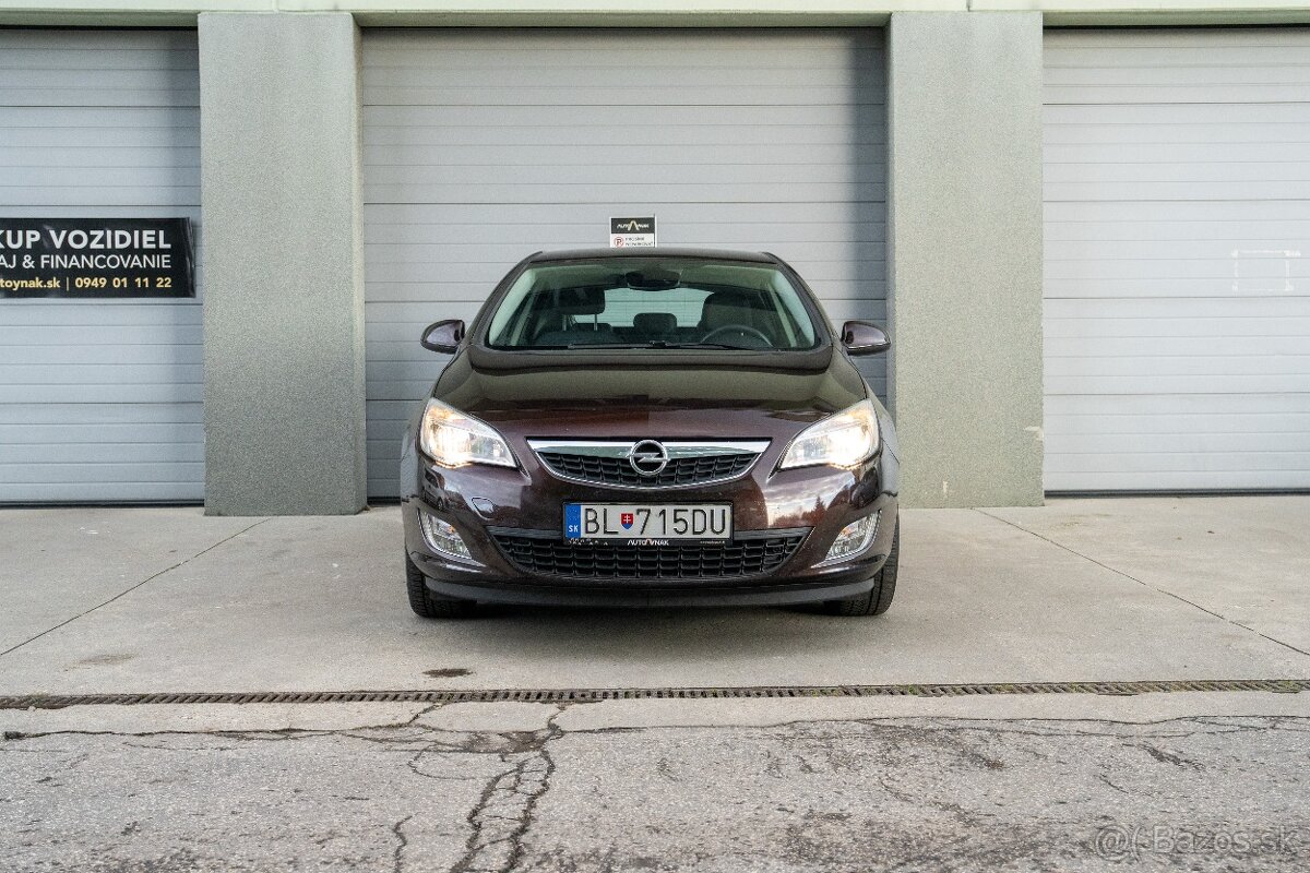 Opel Astra 1.4T 103kw M6, SR - 1.majitel - 2