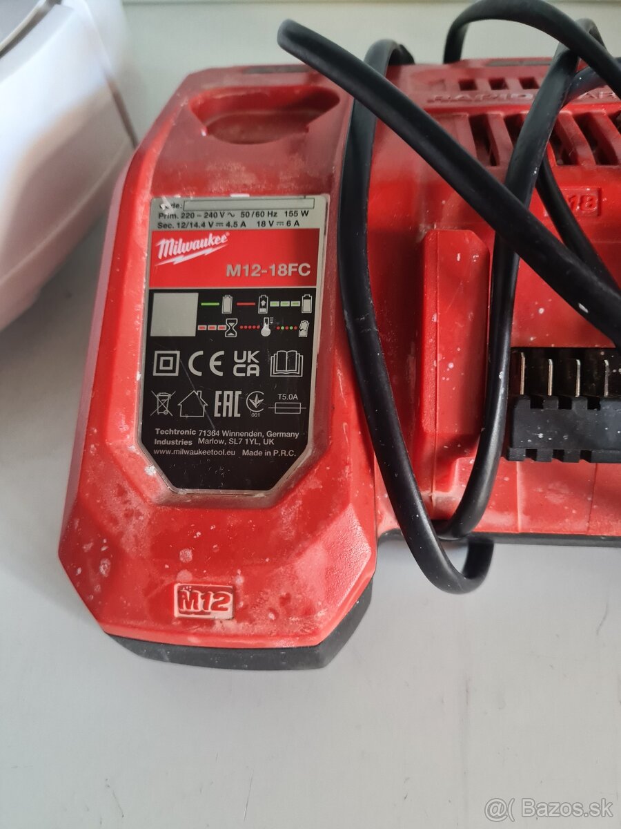 Aku vŕtačka s príklepom Milwaukee - 2